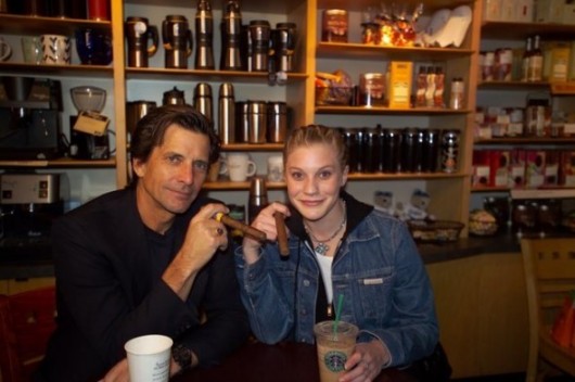 Starbuck y Starbuck tomando café en Starbucks Starbuck y Starbuck tomando café en Starbucks